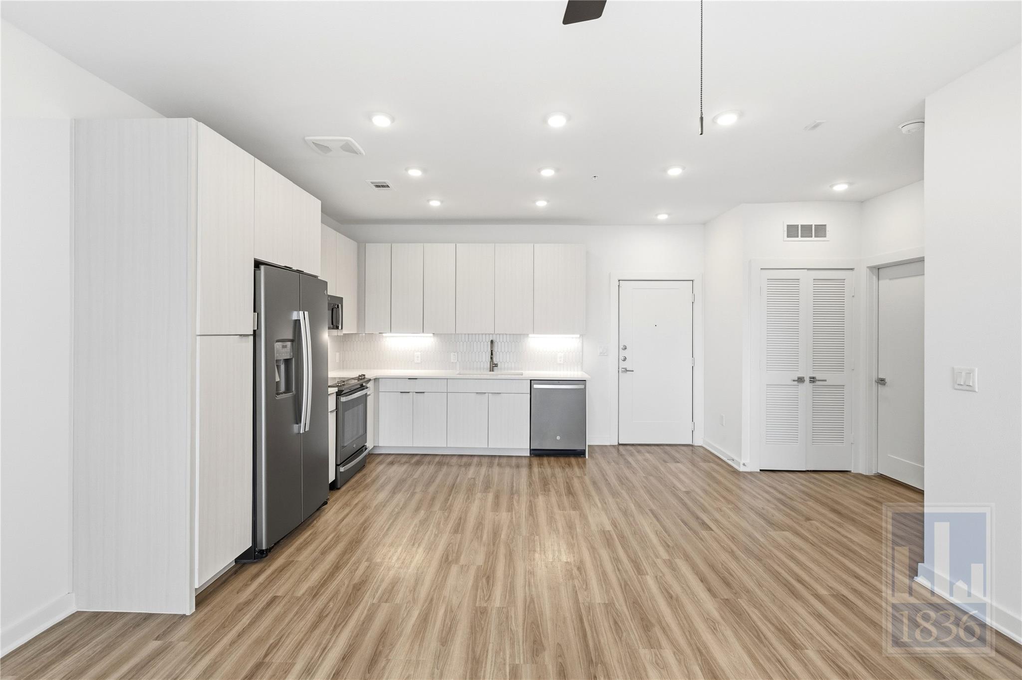 Listing photo 1 of 4802 S Congress Ave  #514