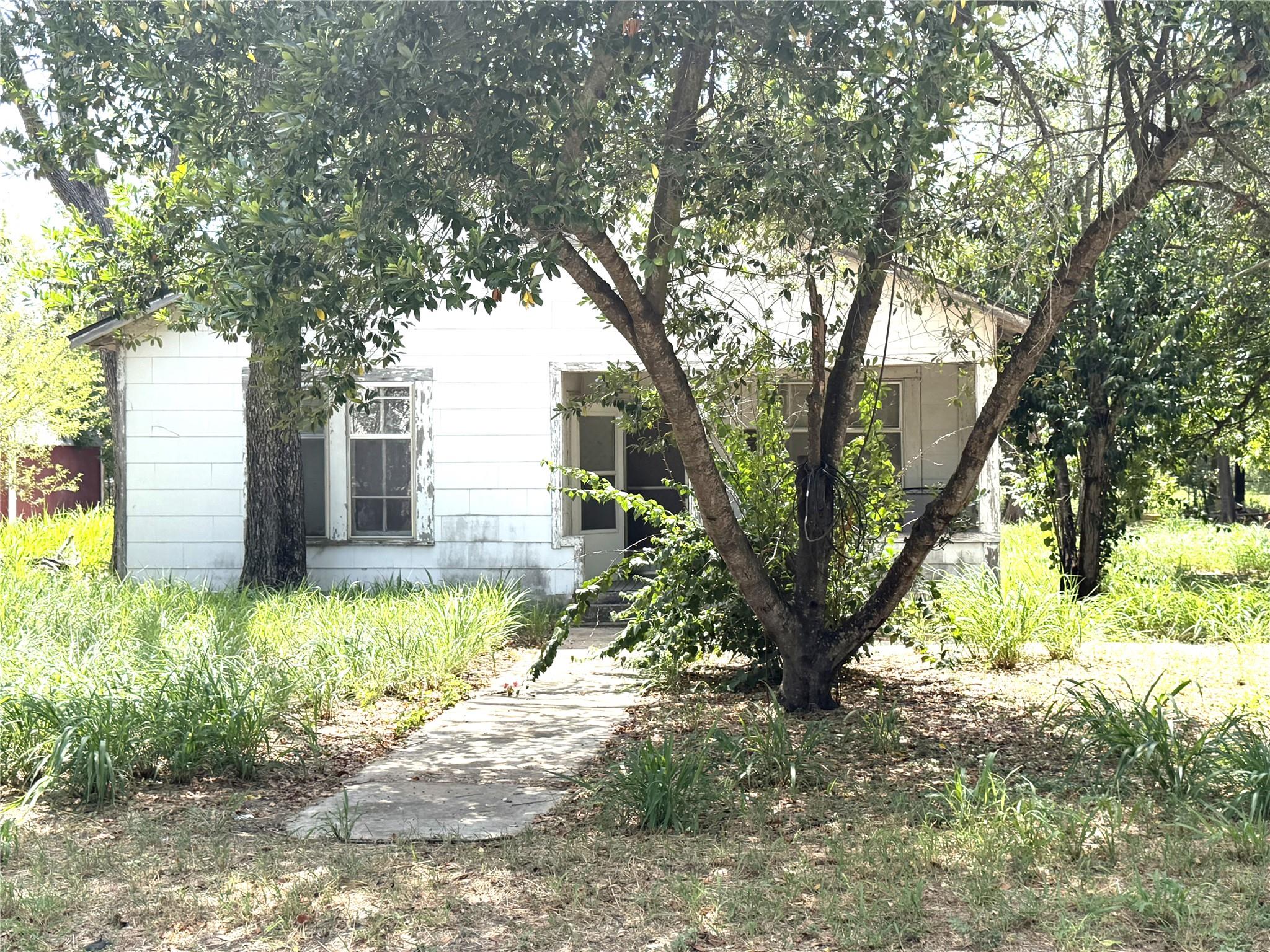 Listing photo 1 of 119  Pine St