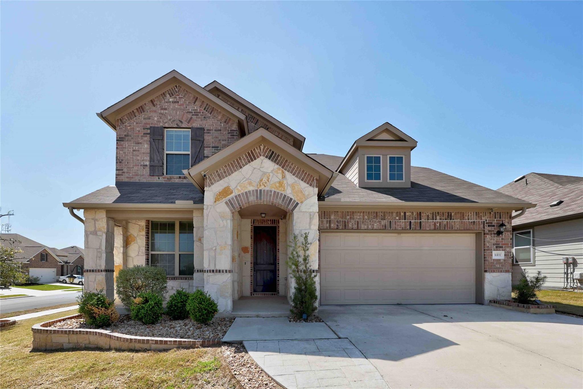 Listing photo 1 of 1001  Otello Way