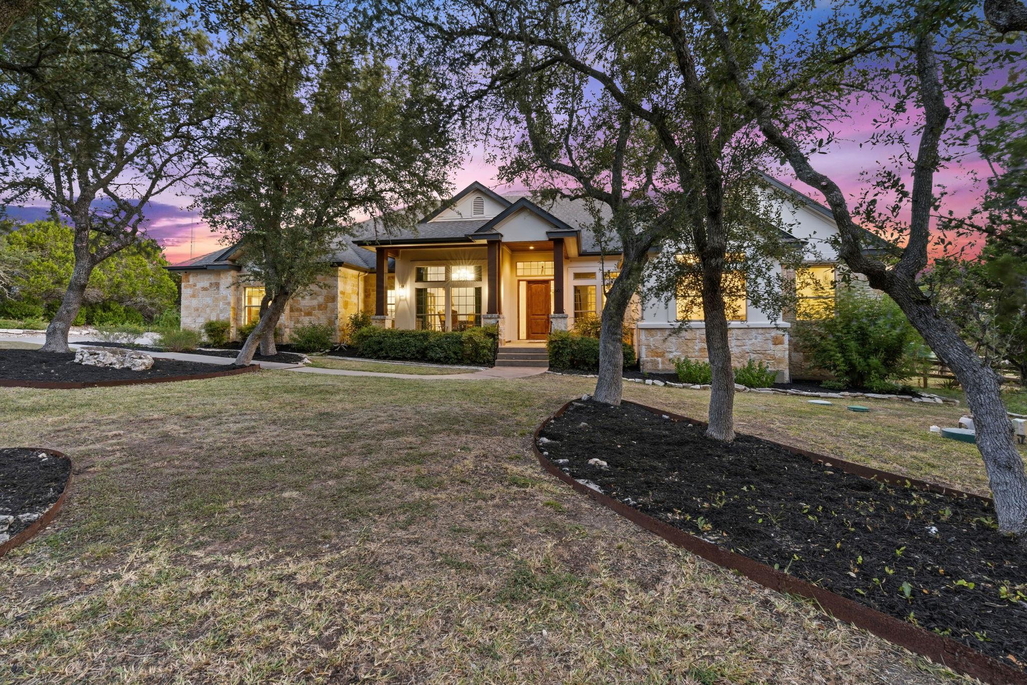 Listing photo 1 of 607  Saddlehorn Dr