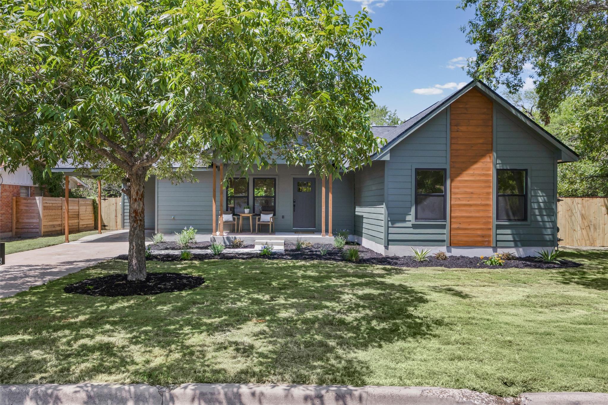 Listing photo 1 of 705  Campbell St