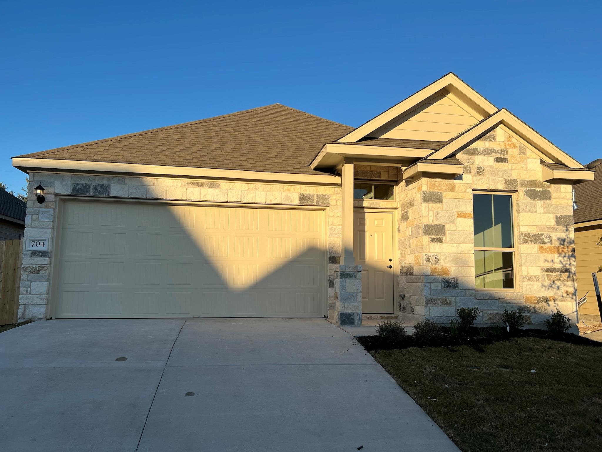 Listing photo 1 of 704  Falkland Trce