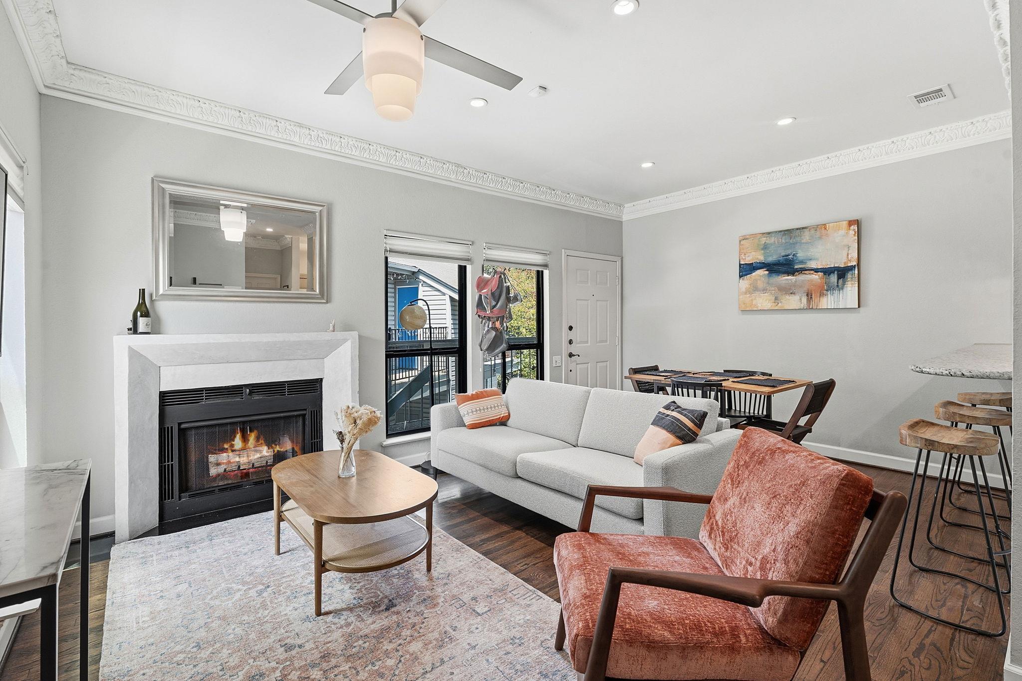 Listing photo 1 of 802 S 1st St  #202