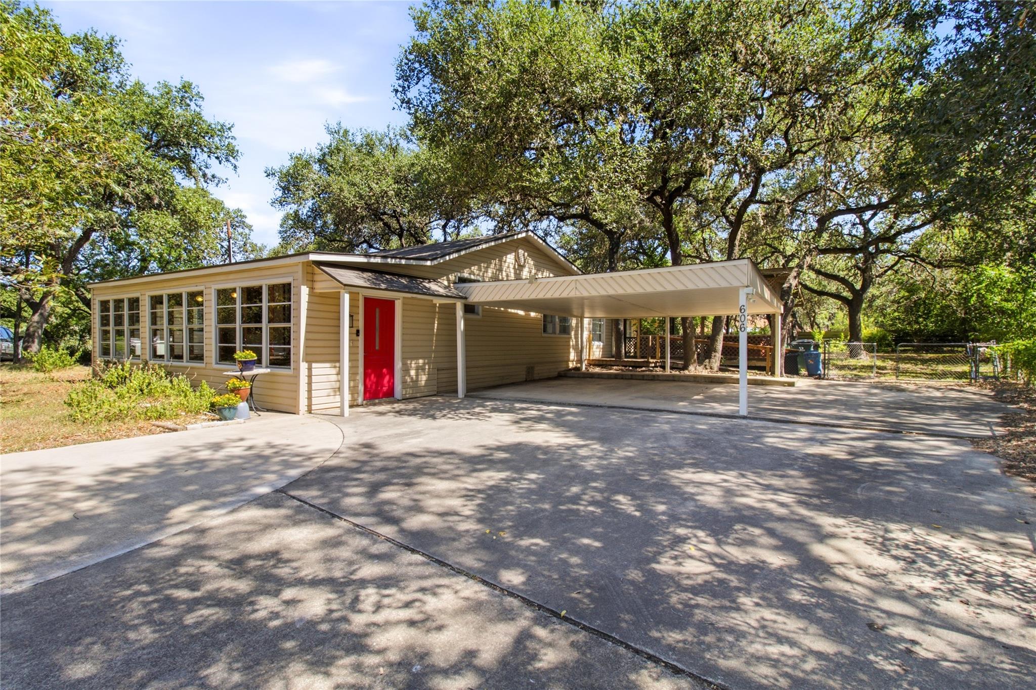 Listing photo 1 of 606  Harmons Way