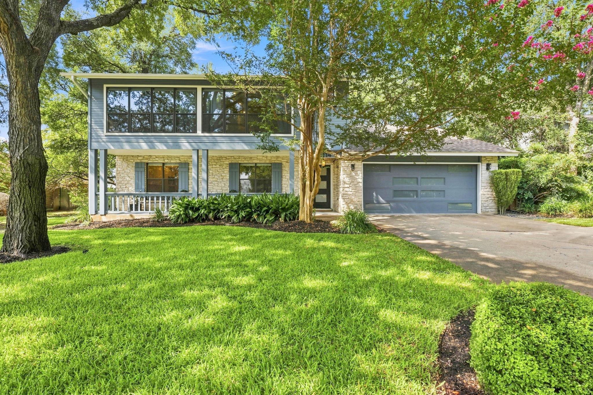 Listing photo 1 of 2114  Wychwood Dr