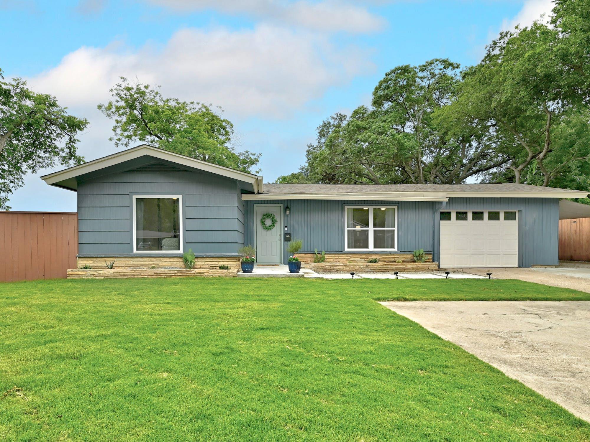 Listing photo 1 of 5700  Avenue G None