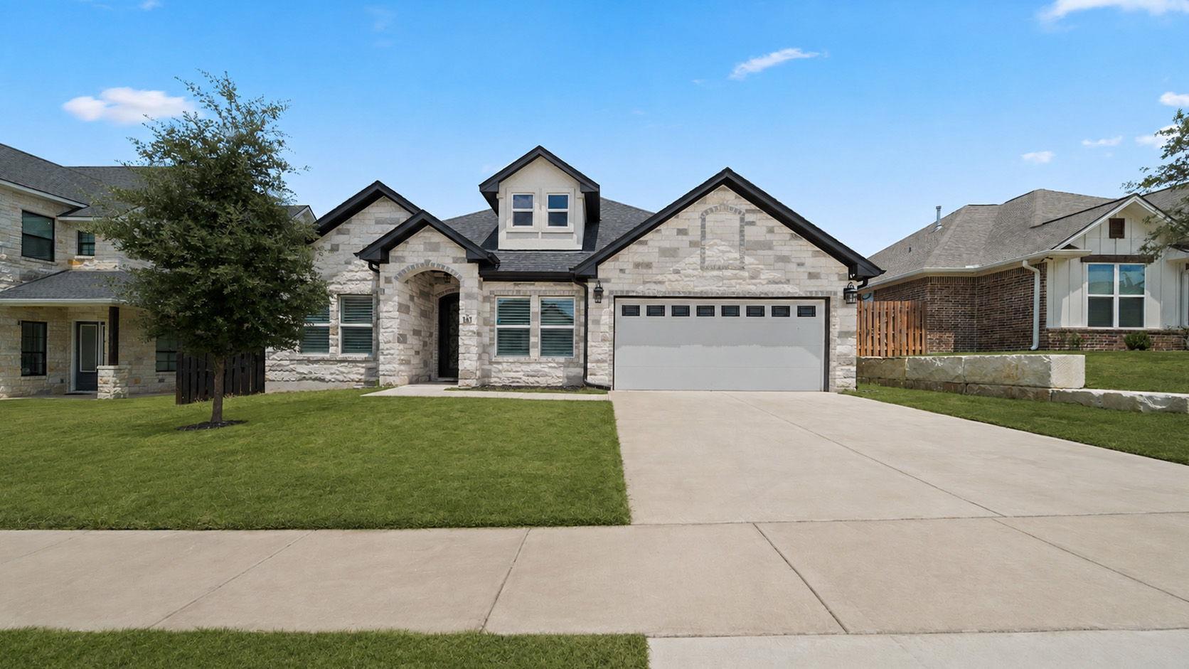 351  Firework Ln 매물 사진 1