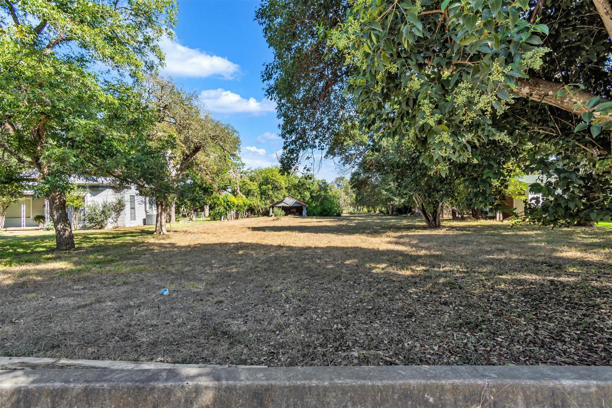 Listing photo 1 of 1247 W San Antonio St