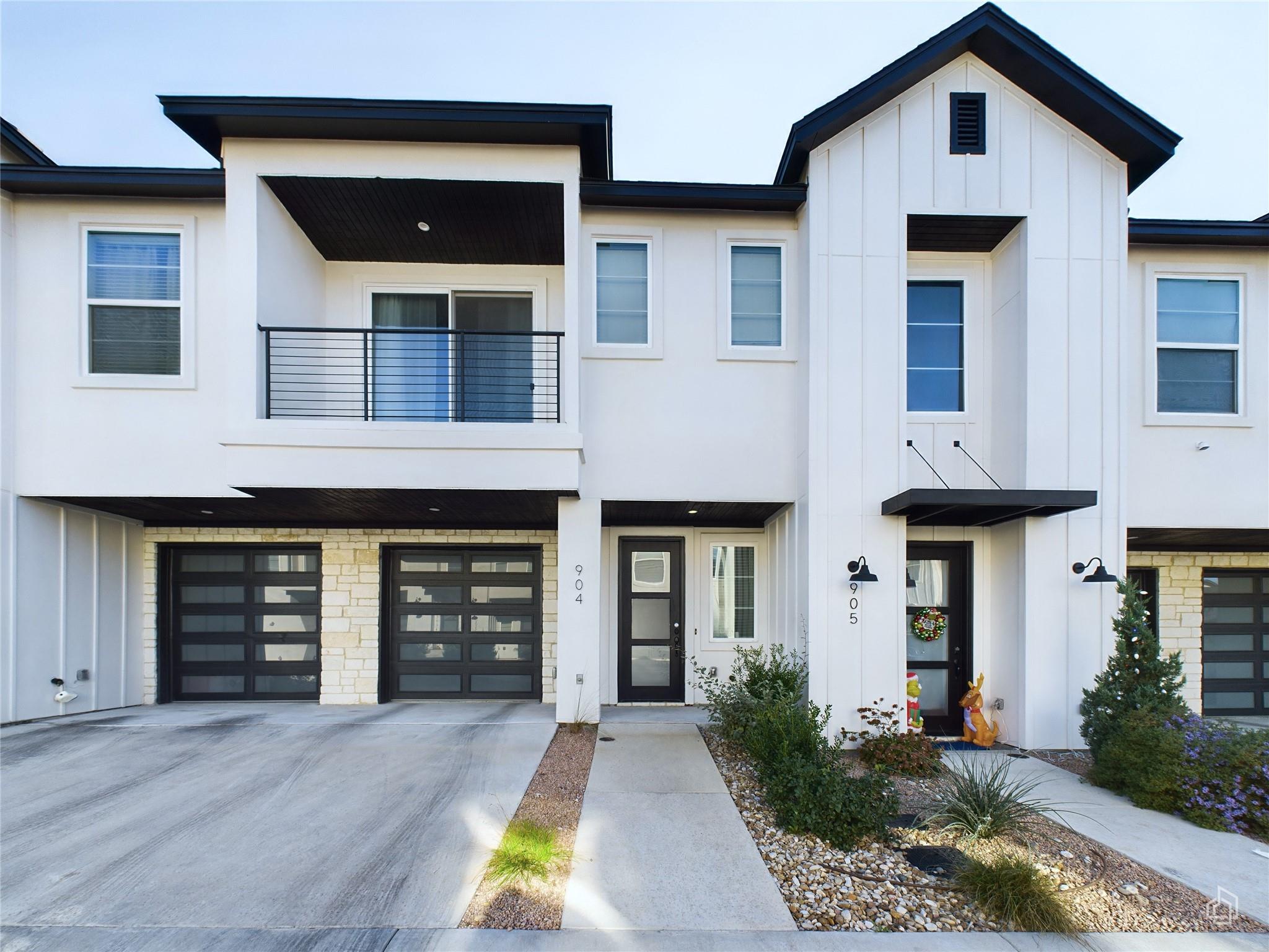 Listing photo 1 of 12001  Vista Parke Dr  #904