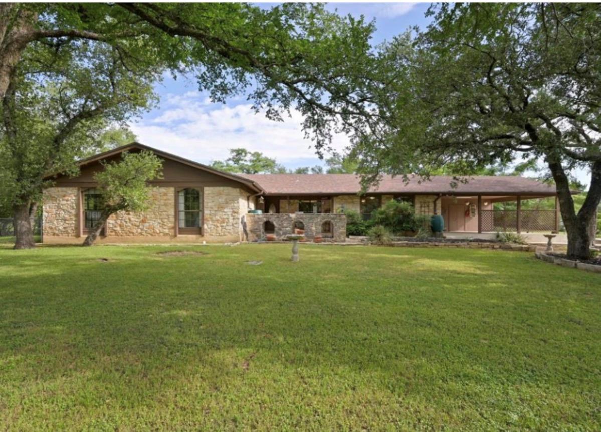 Listing photo 1 of 300 W Sequoia Spur