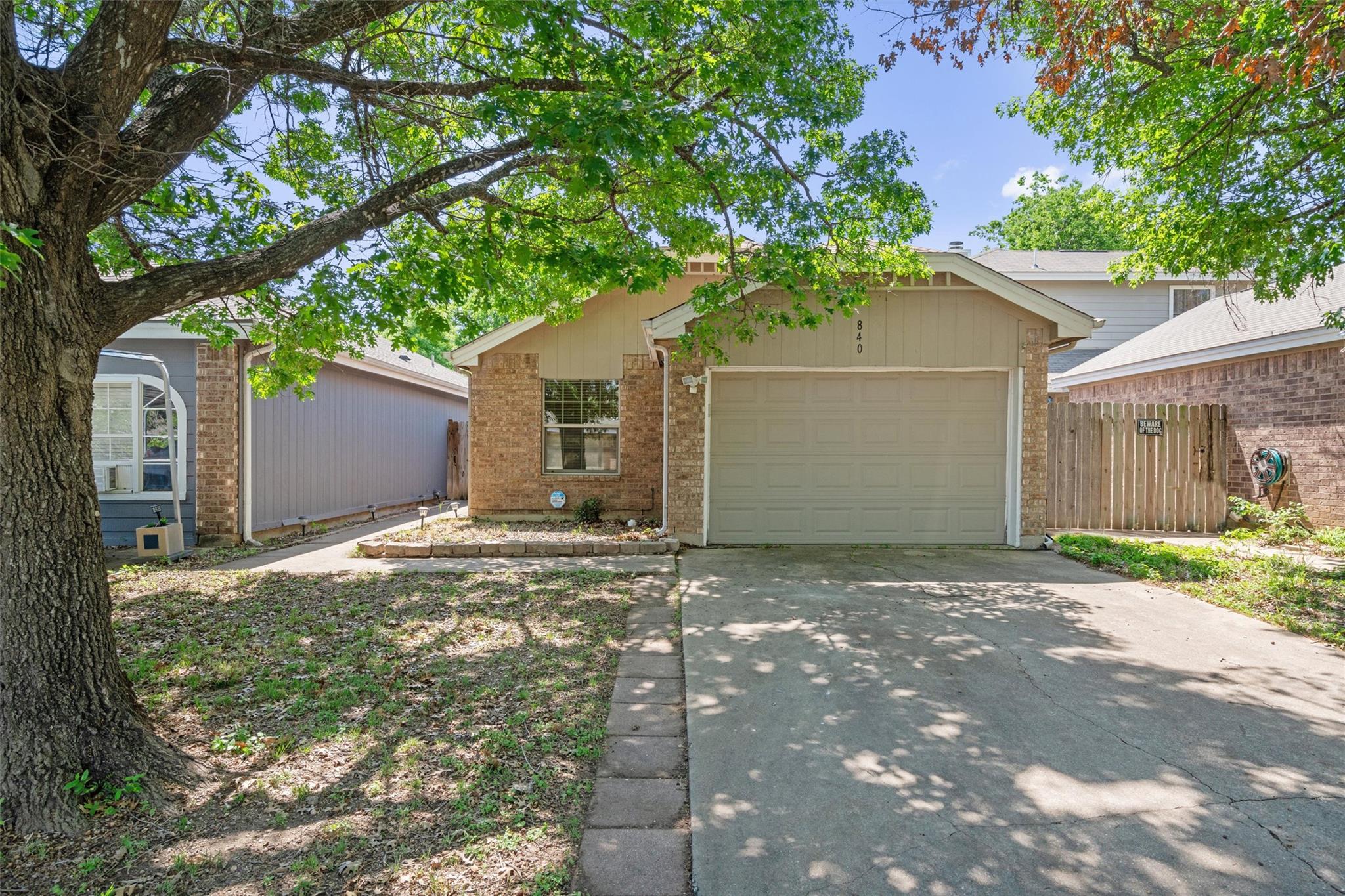 Listing photo 1 of 840  Eagles Way