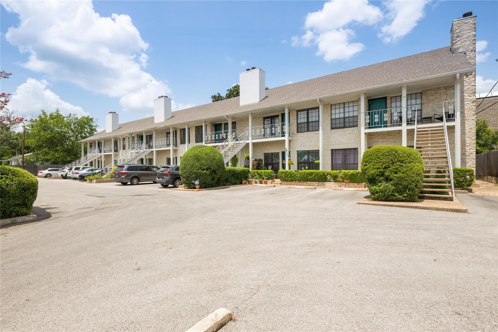 Ảnh nhà đang rao bán 1 của 1610  Waterston Ave  #11