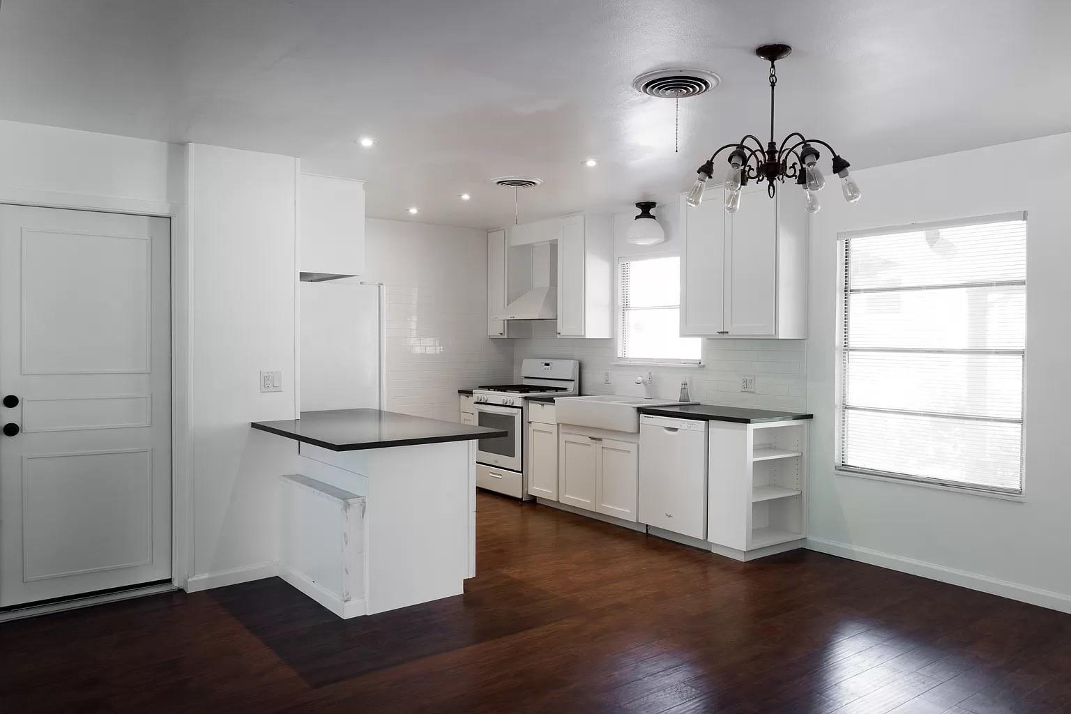 Listing photo 1 of 11507  Whitewing Ave