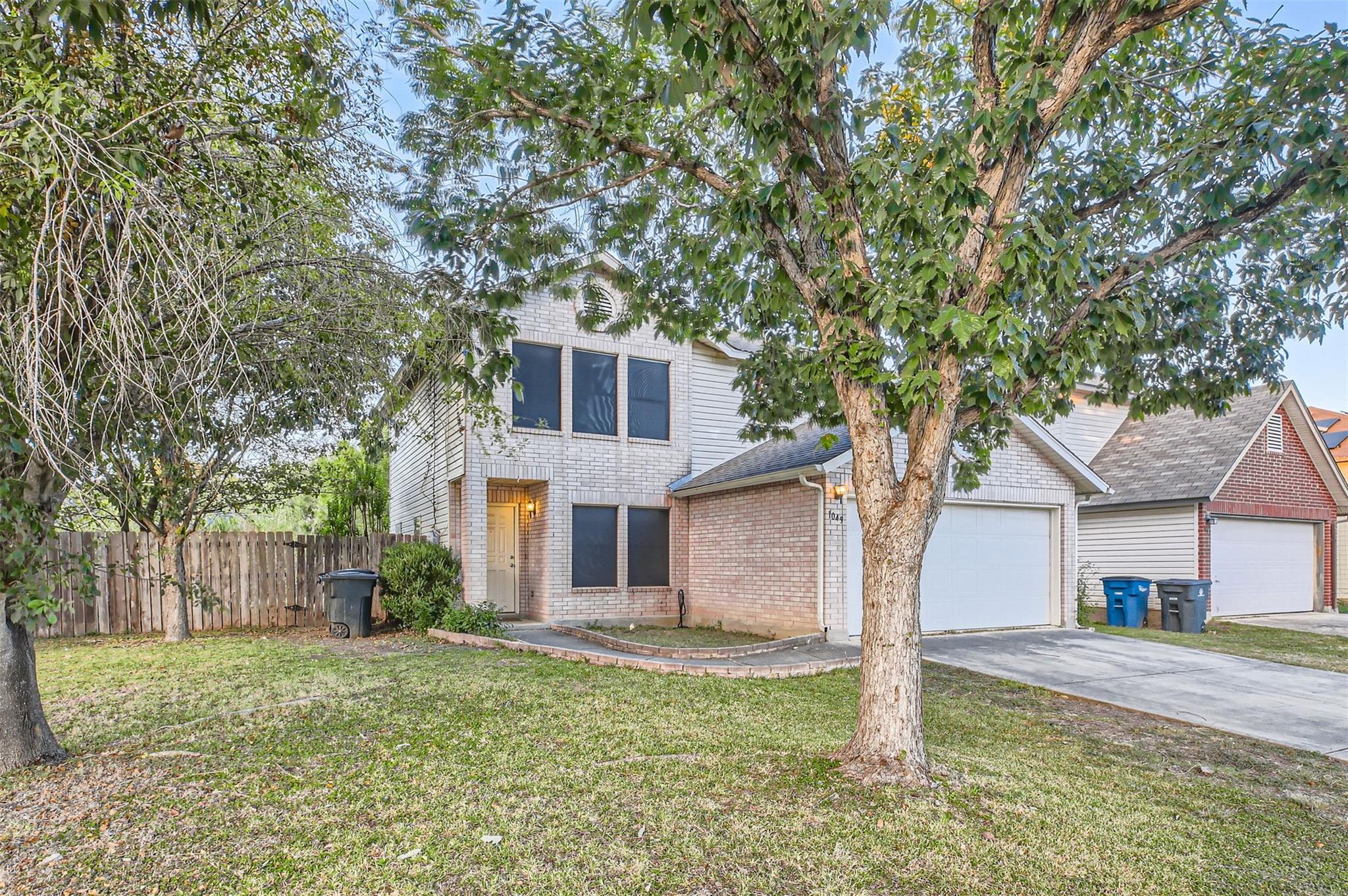 Listing photo 1 of 1049  Stone Trl