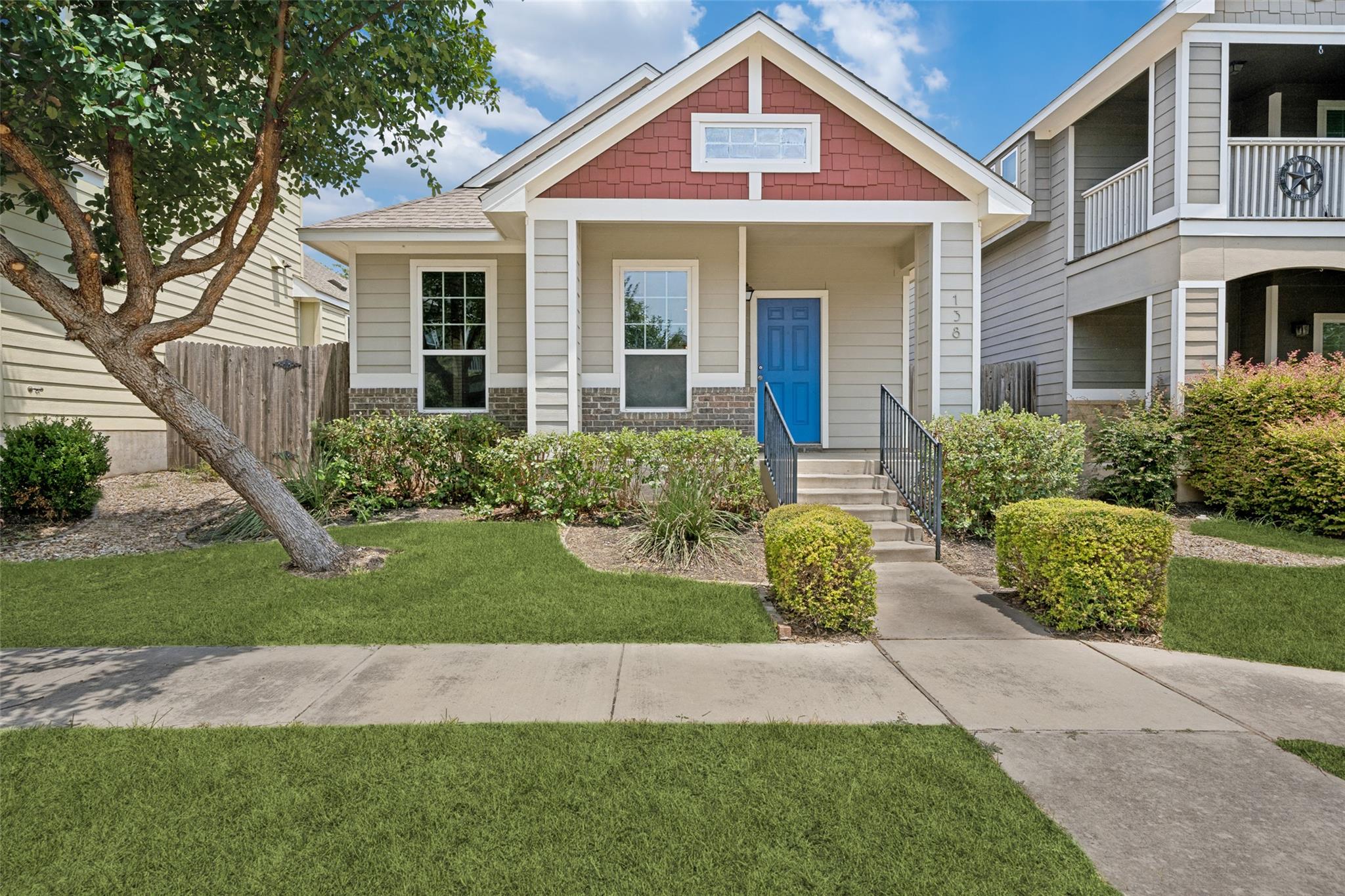 Listing photo 1 of 138  Wainscot Oak Way