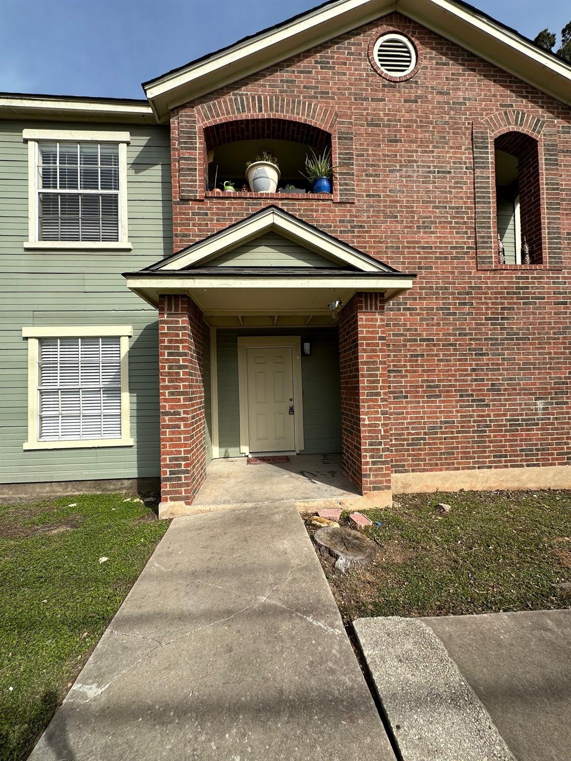 Listing photo 1 of 4300  Duval Rd  #B