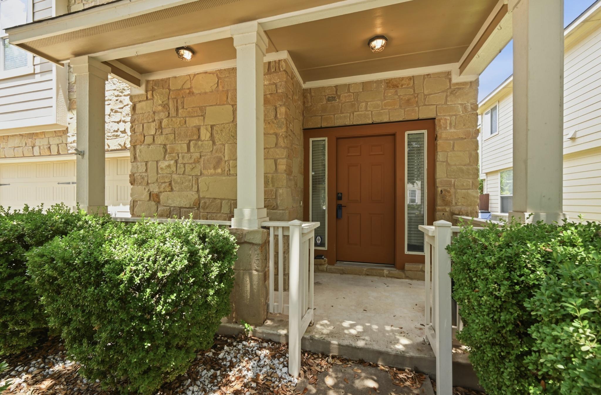 Listing photo 1 of 1606  Yoakum St  #254
