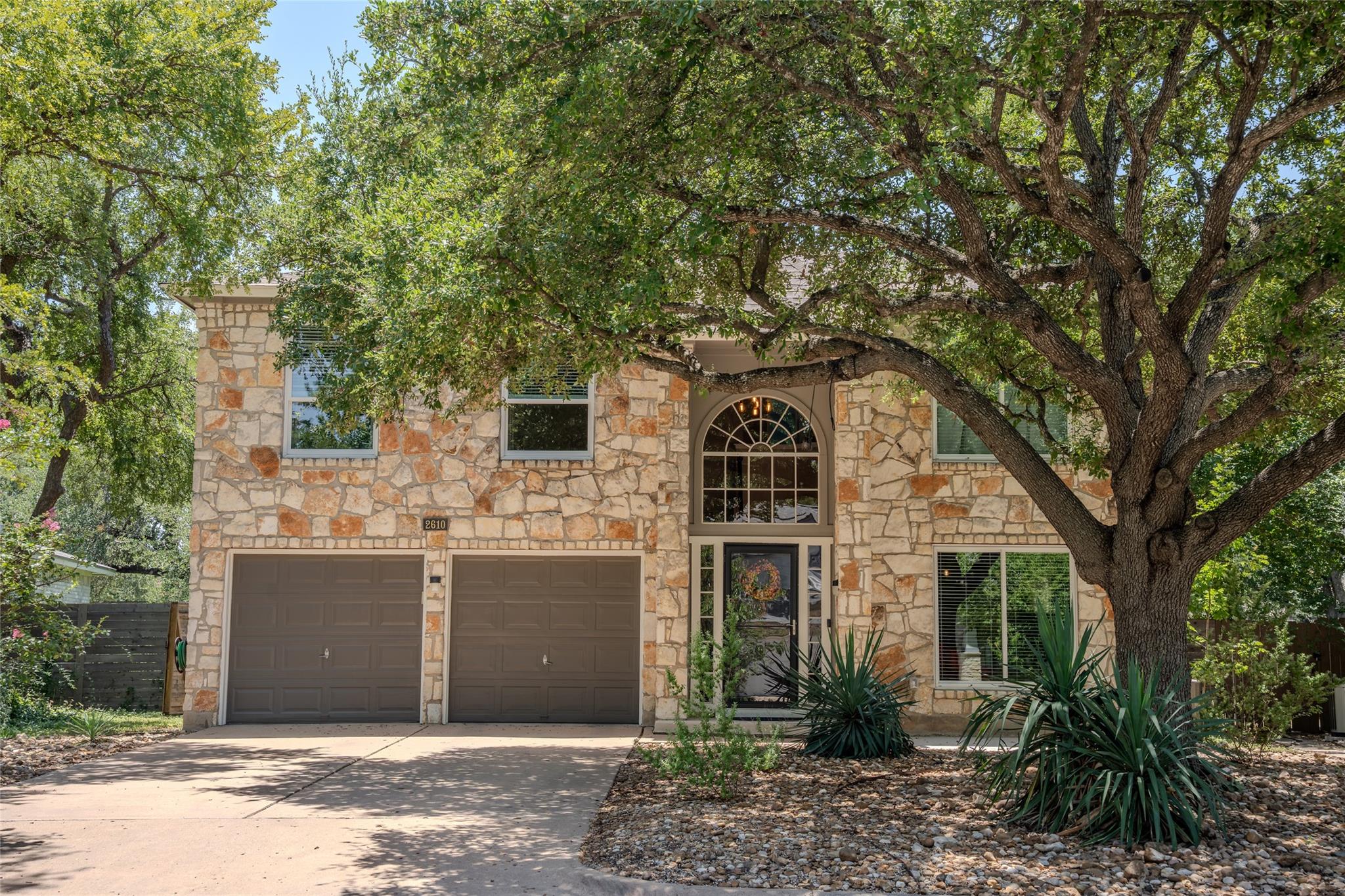 Listing photo 1 of 2610  Buckeye Trl