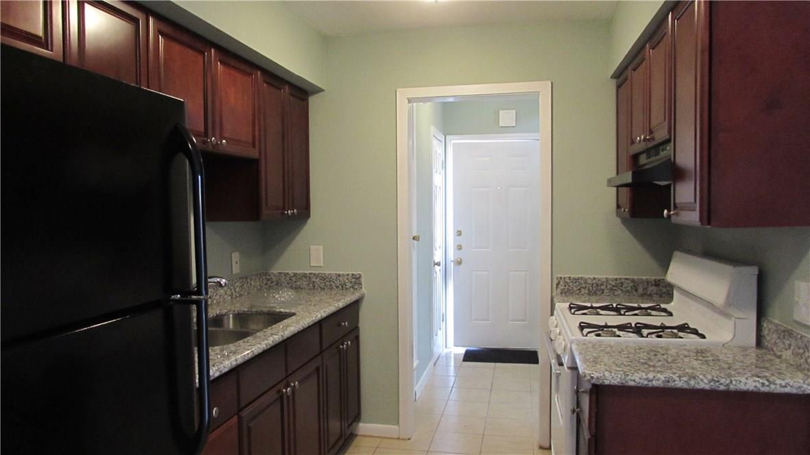 Listing photo 1 of 2208  Mission Hill Dr  #102