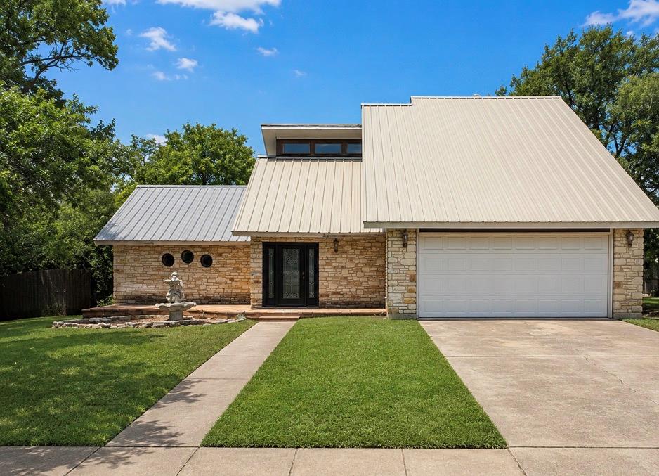Listing photo 1 of 302  Meadow Creek Dr