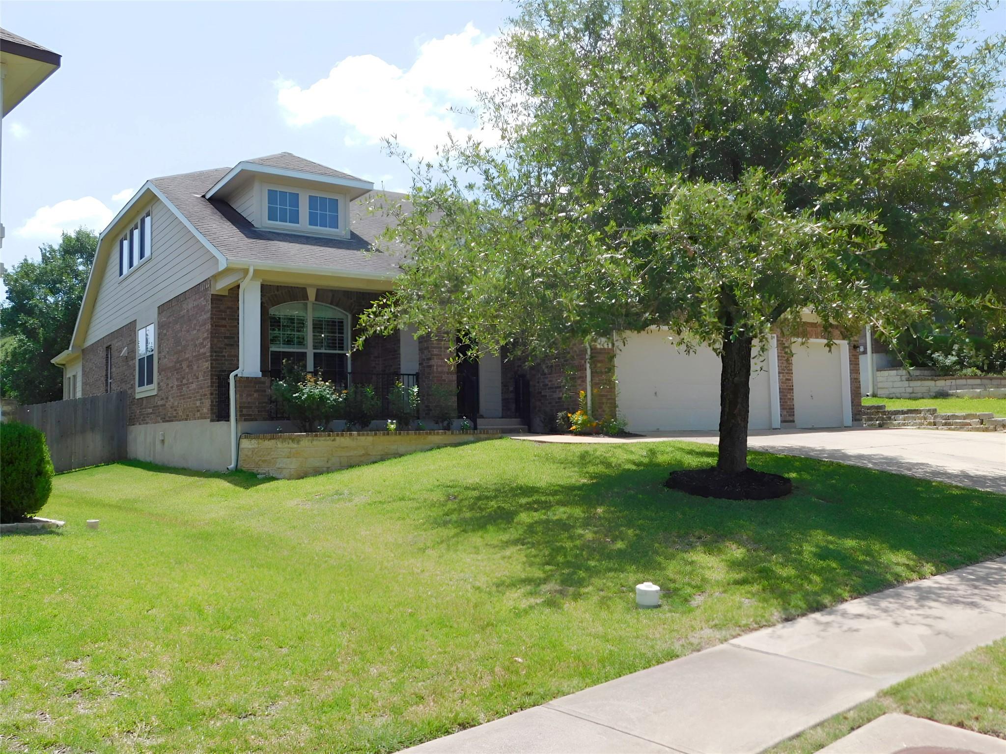 Listing photo 1 of 2670  RAVENWOOD Dr