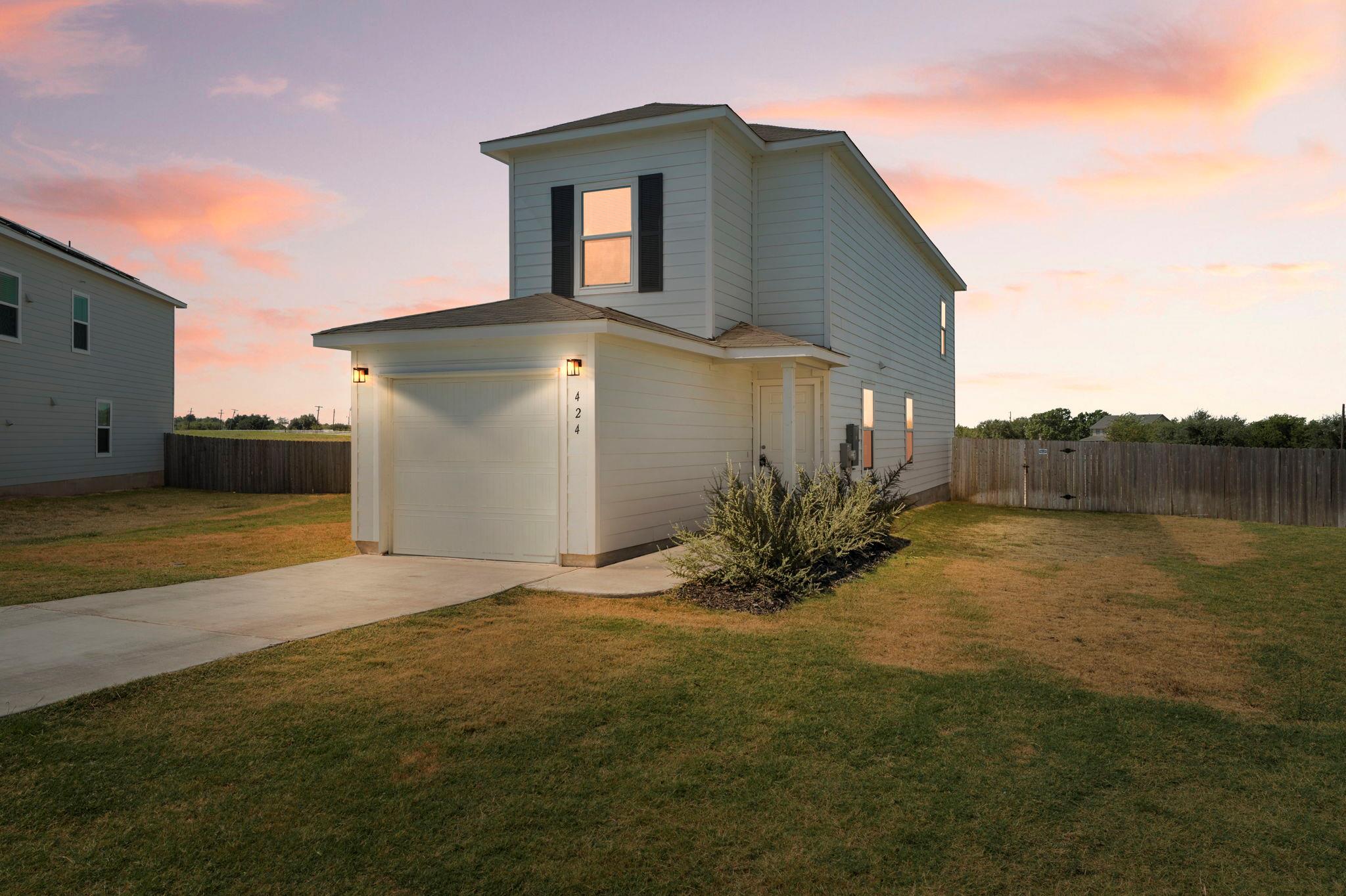 Listing photo 1 of 424  Marty Allen Loop