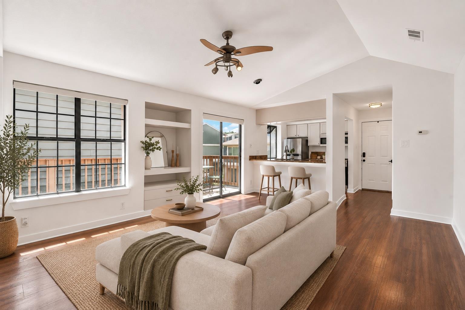 Listing photo 1 of 2215  Post Rd  #2072