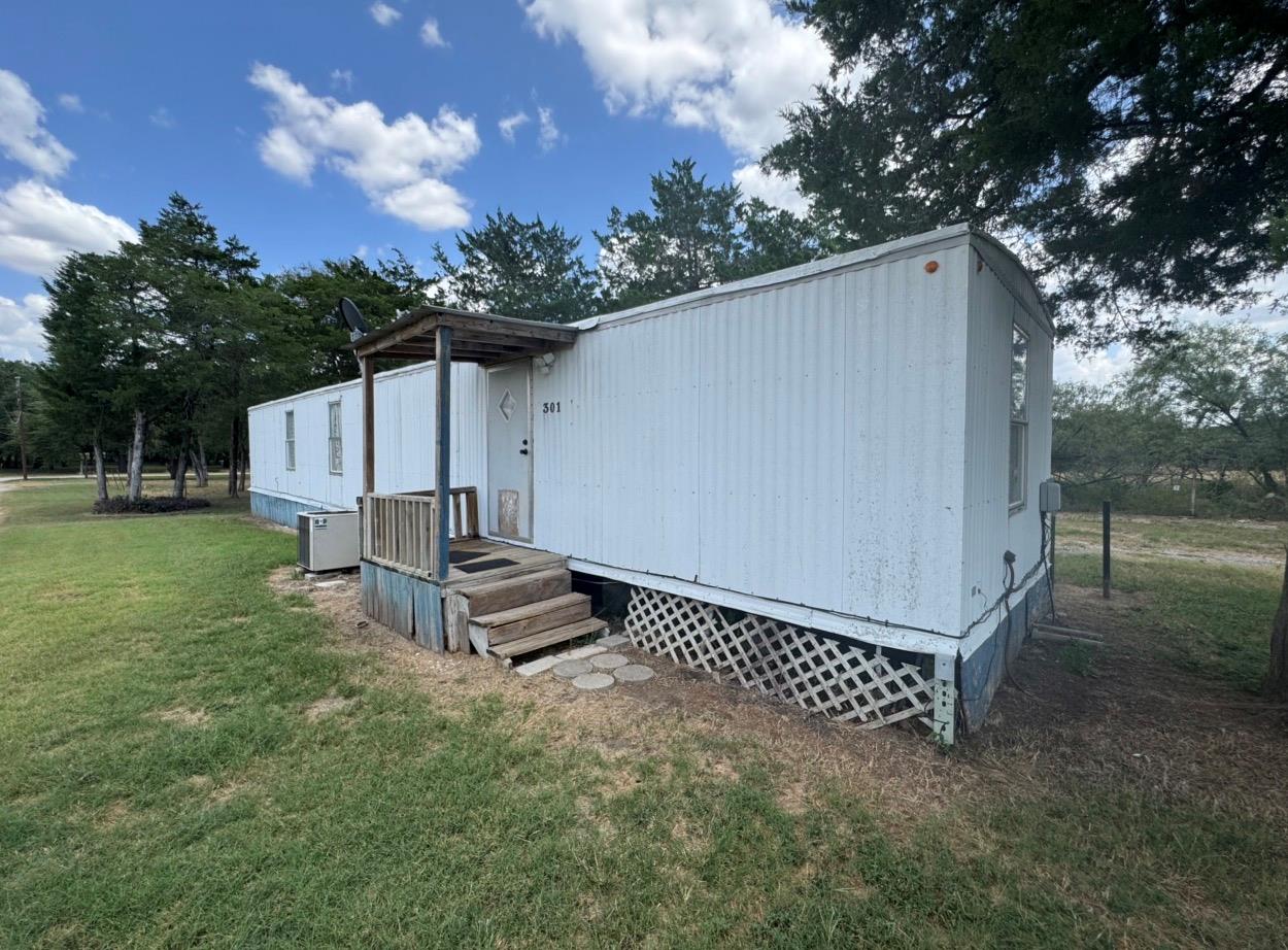 Listing photo 1 of 301  Whitetail Ln