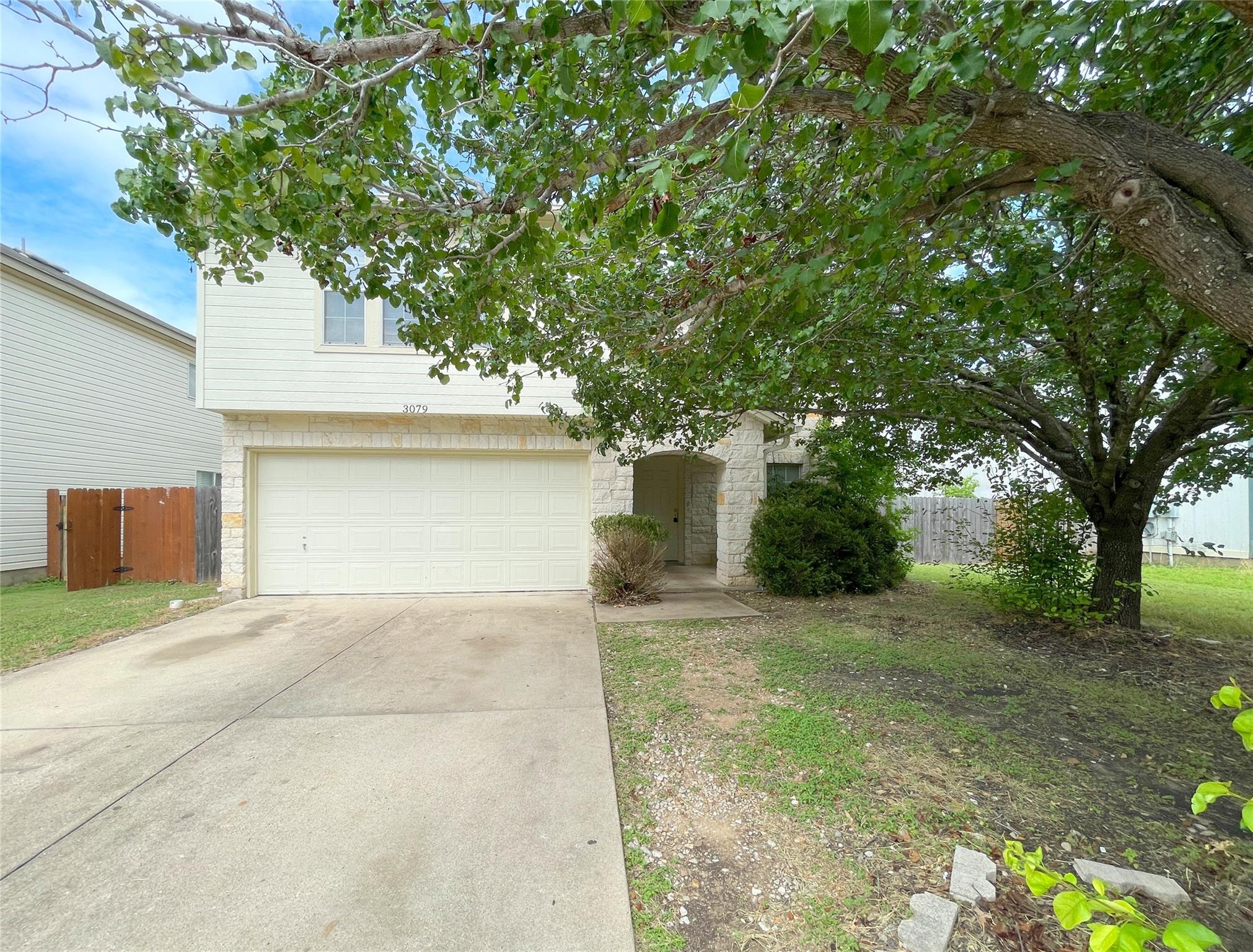 Listing photo 1 of 3079  hill St