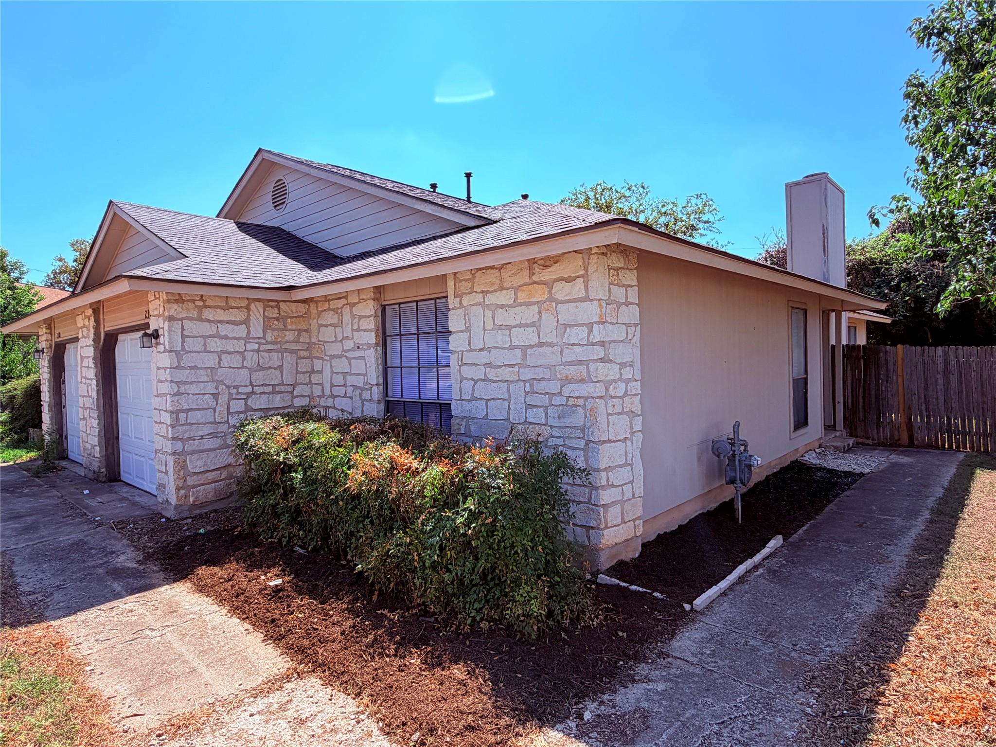Listing photo 1 of 2303  Whitlow Cv