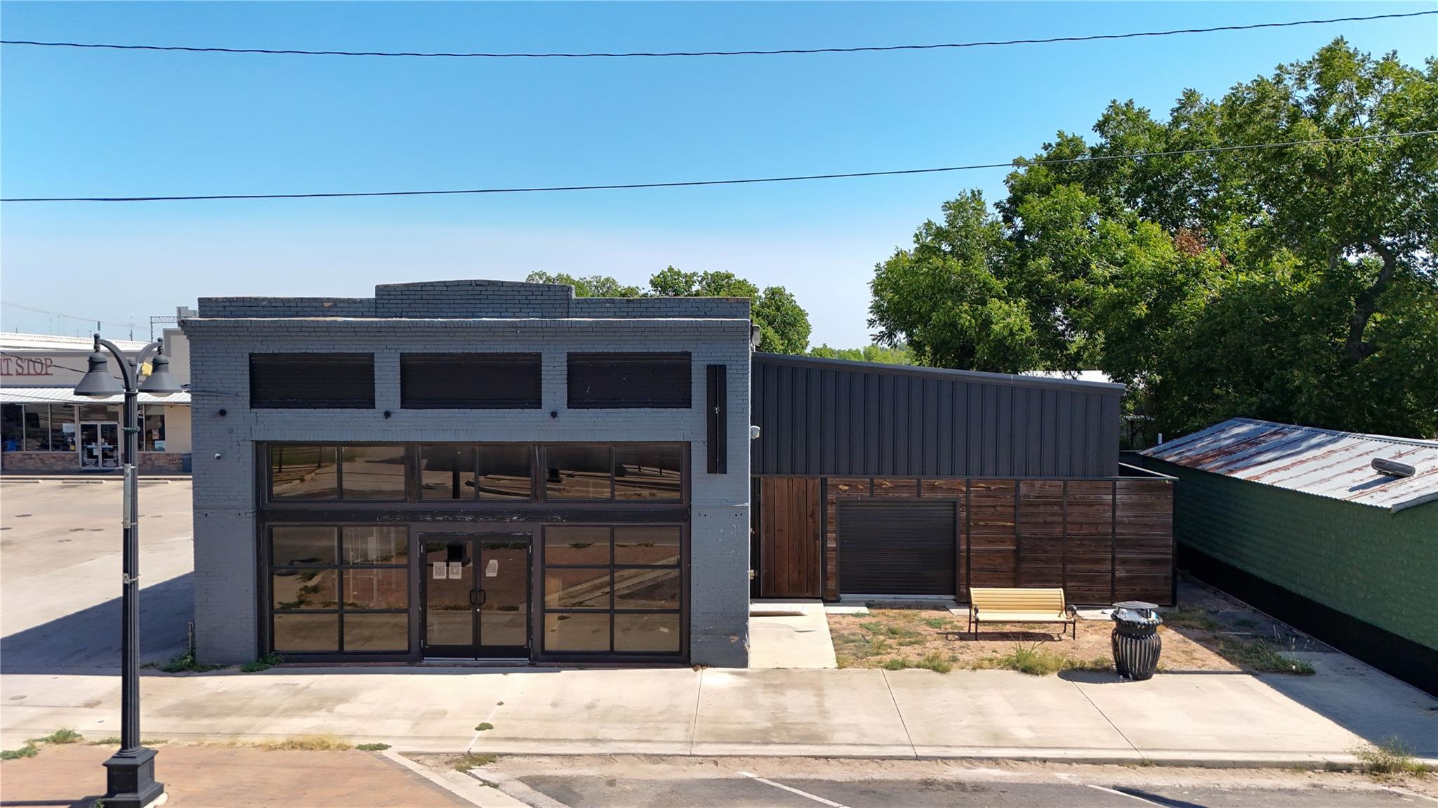 Listing photo 1 of 16 E Main St