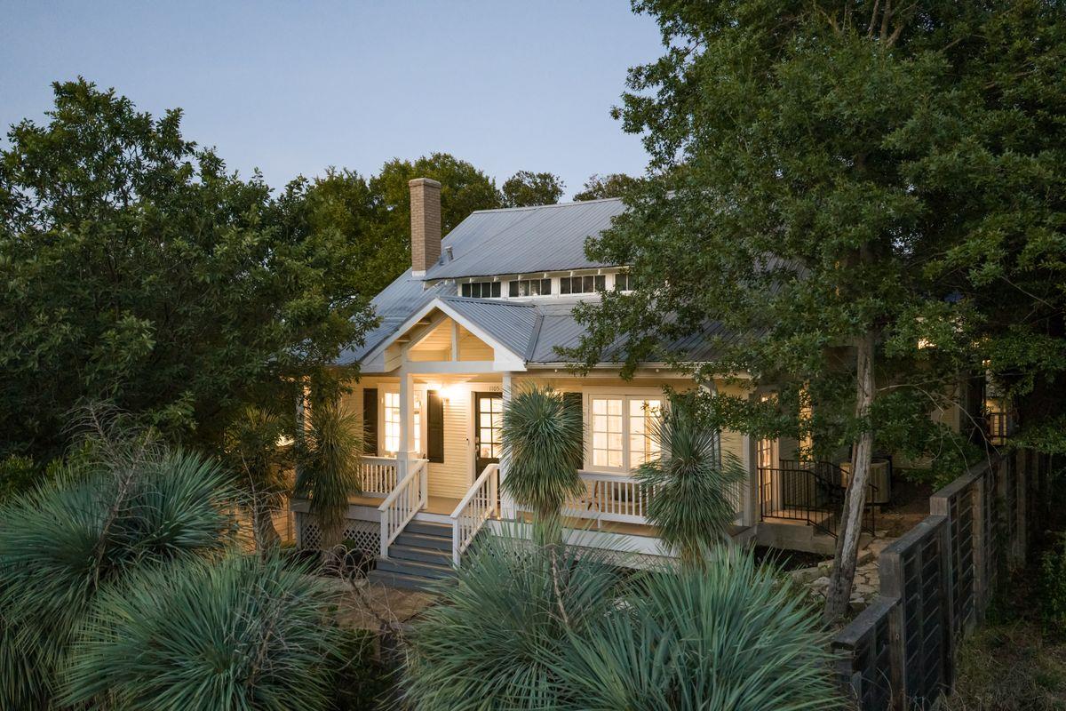 Listing photo of 1105  Travis Heights Blvd