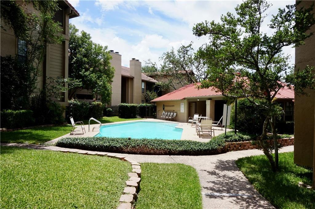 Listing photo 1 of 1202  Thorpe Ln  #208