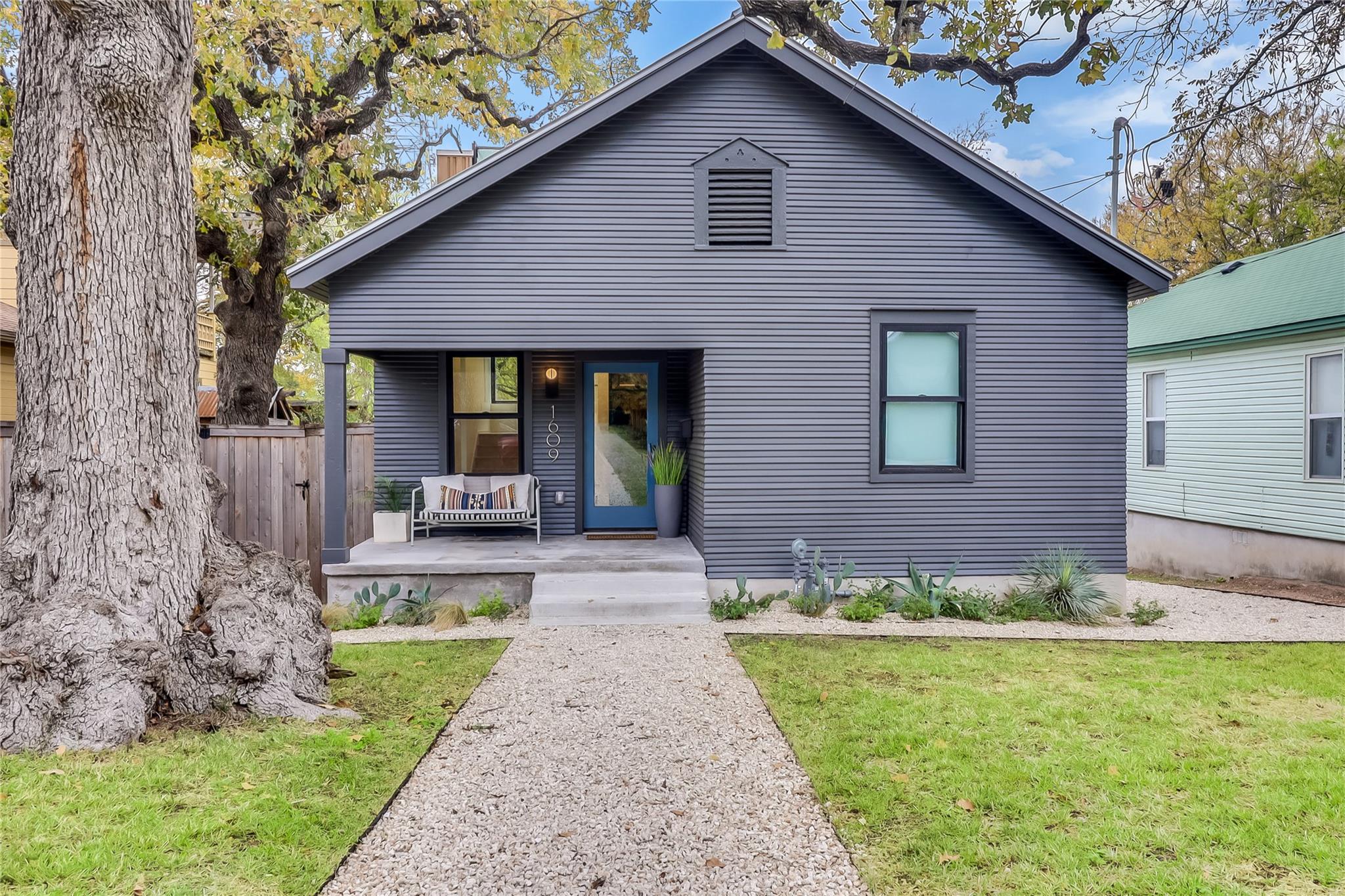 Listing photo 1 of 1609 W 12th St