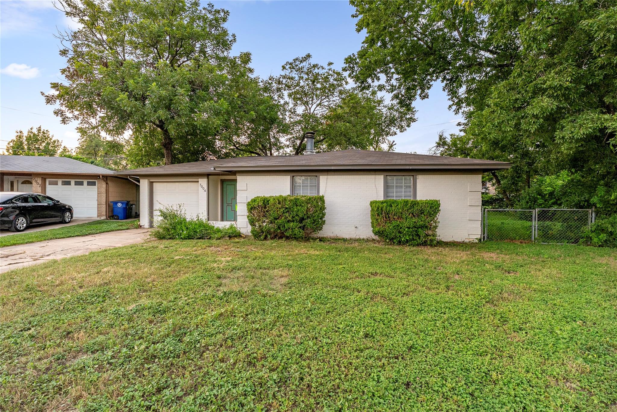 Listing photo 1 of 7004  Bryn Mawr Cv