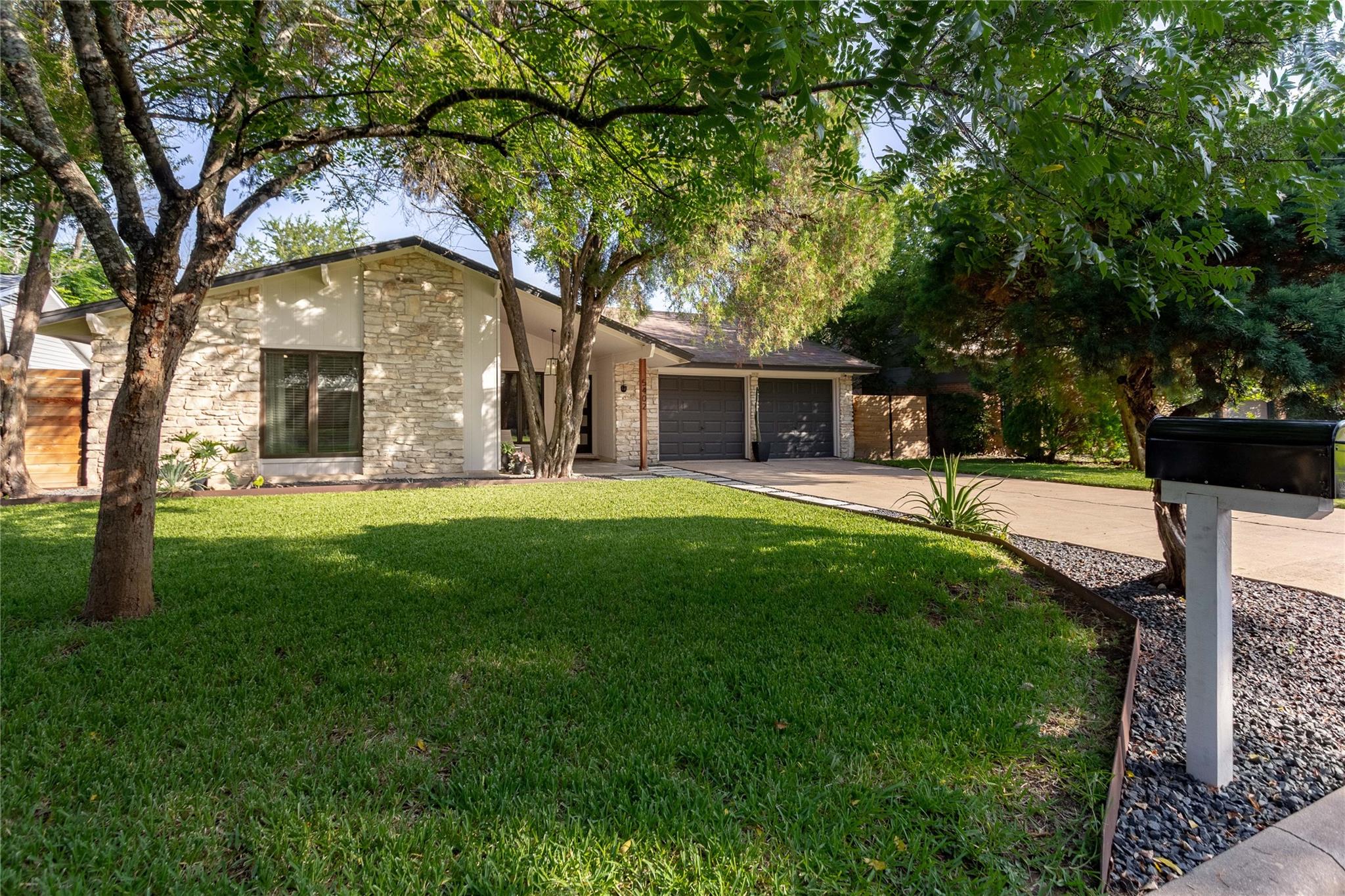 Listing photo 1 of 5402  Fernview Rd