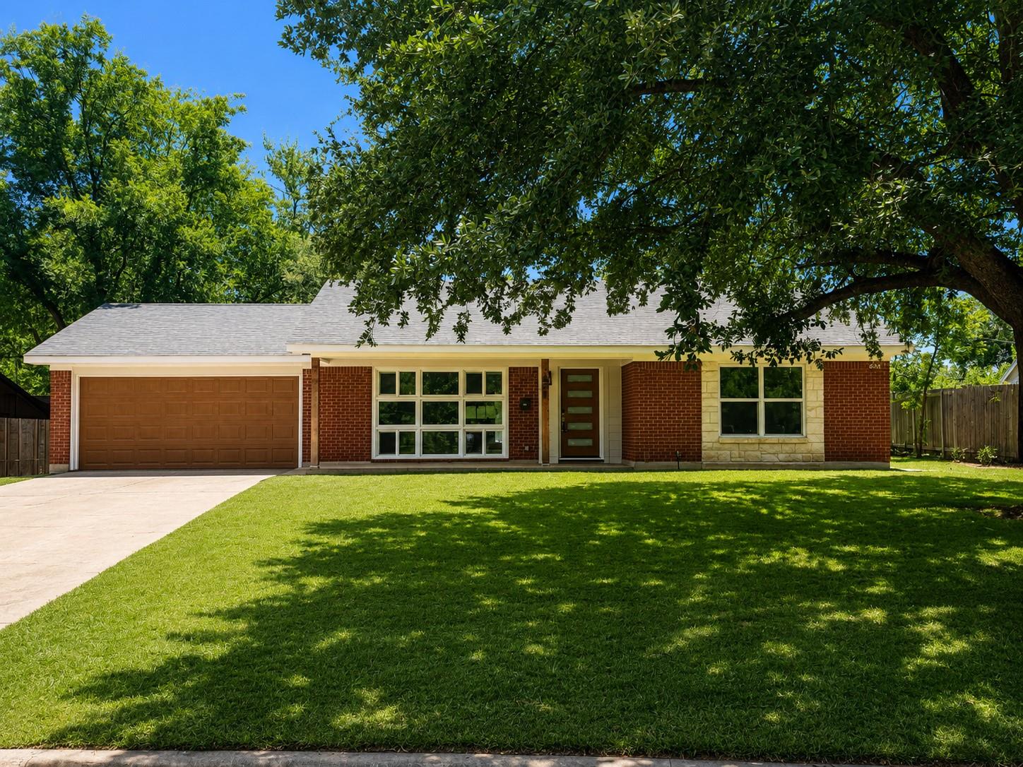 Listing photo 1 of 1807  Corona Dr