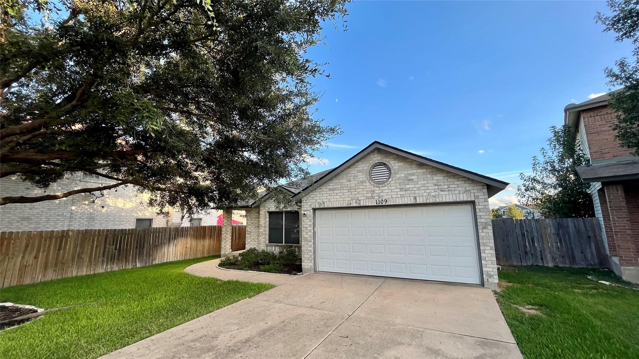 Listing photo 1 of 1109  Dexford Dr