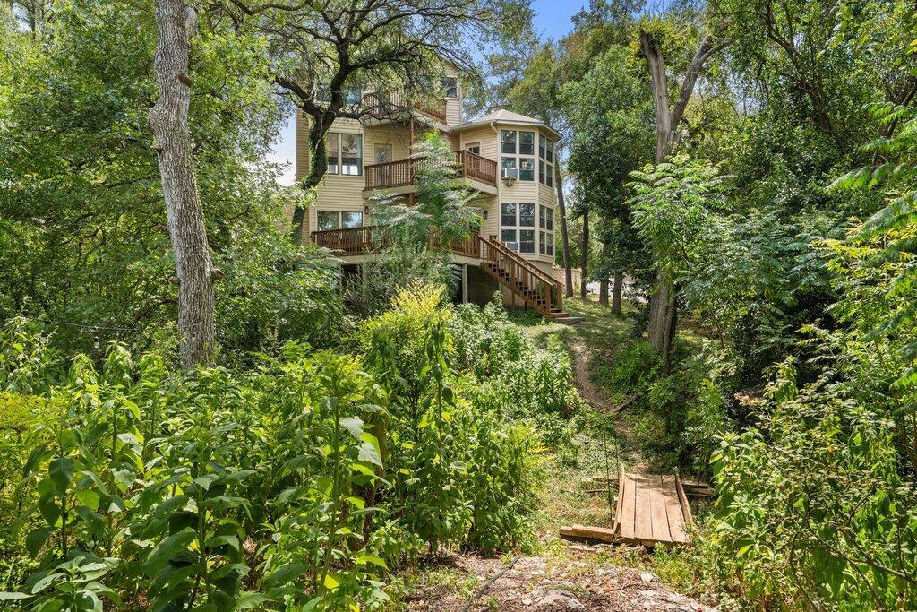 Listing photo 1 of 501  Westbrook Dr