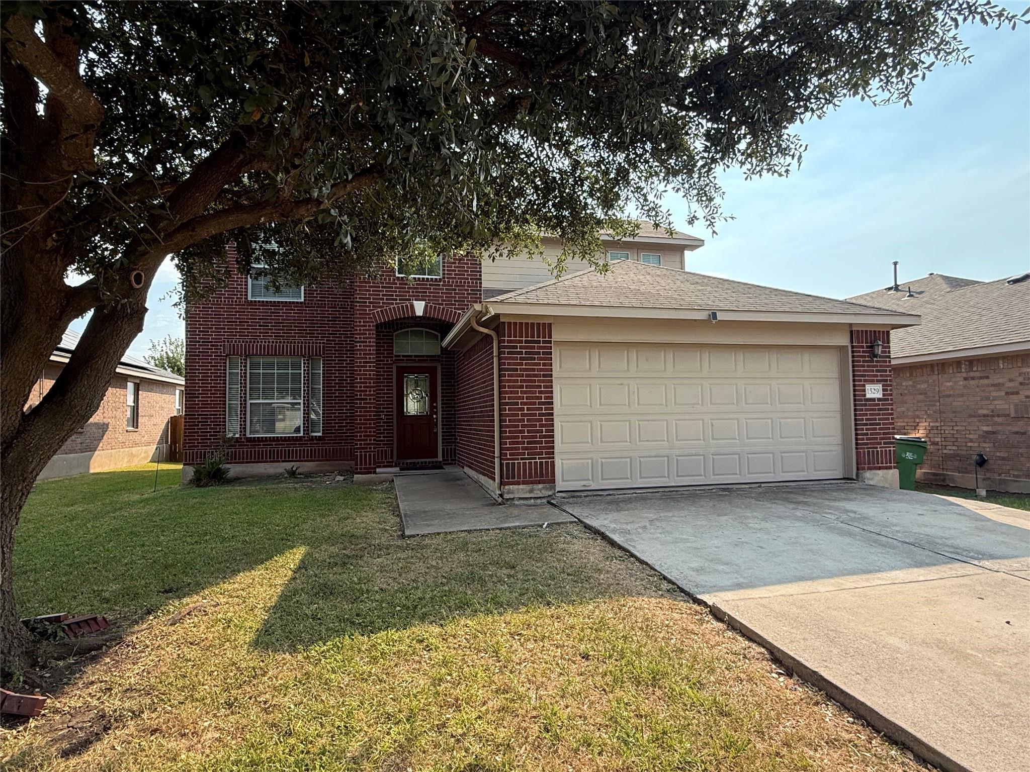 Listing photo 1 of 1529  Tonia Loop