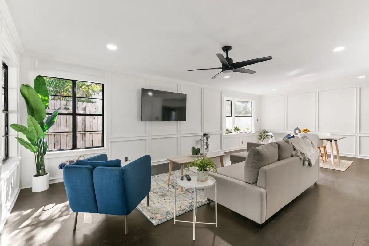 Listing photo 1 of 7009  Whispering Oaks Dr