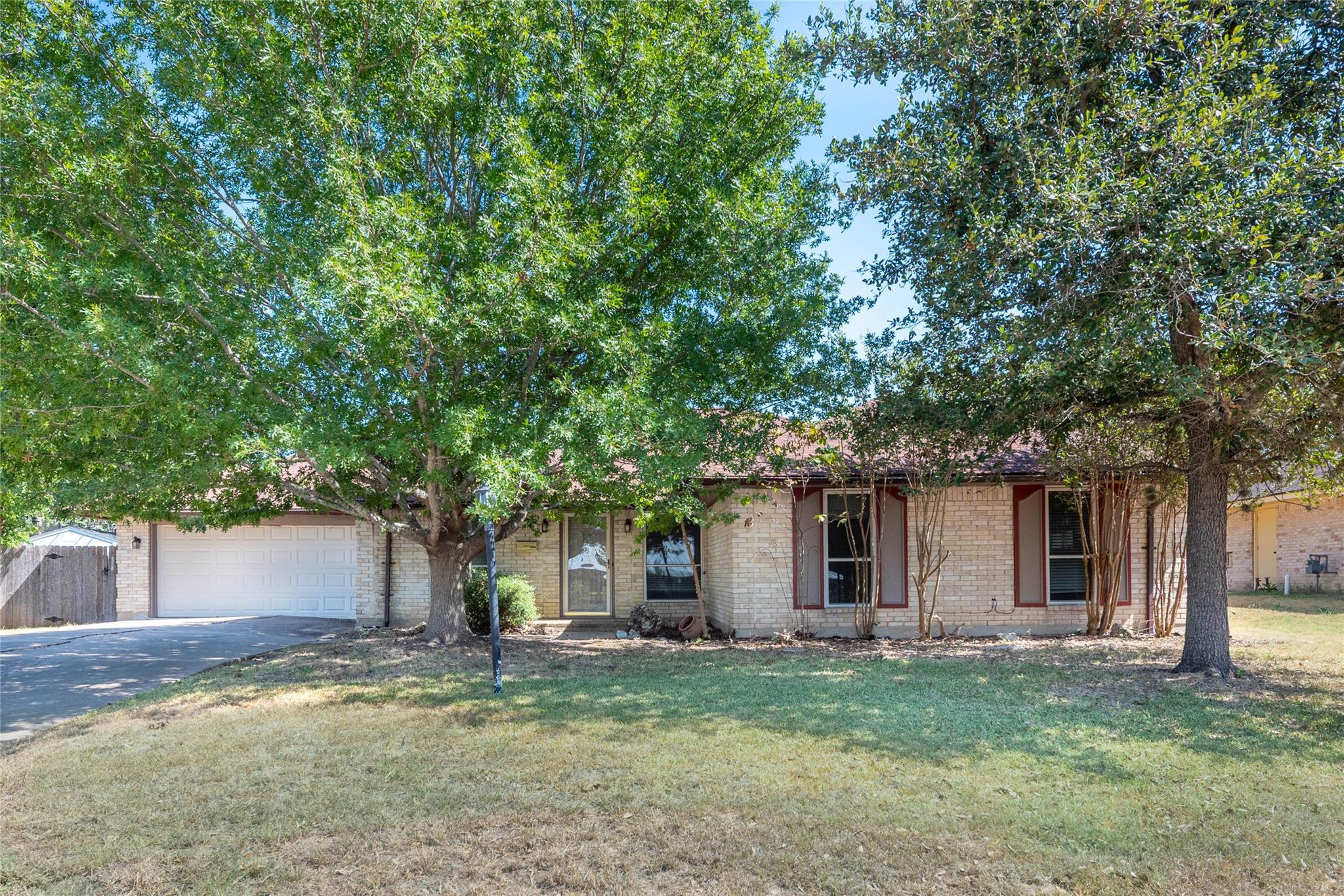 Listing photo 1 of 5505  Pendleton Ln
