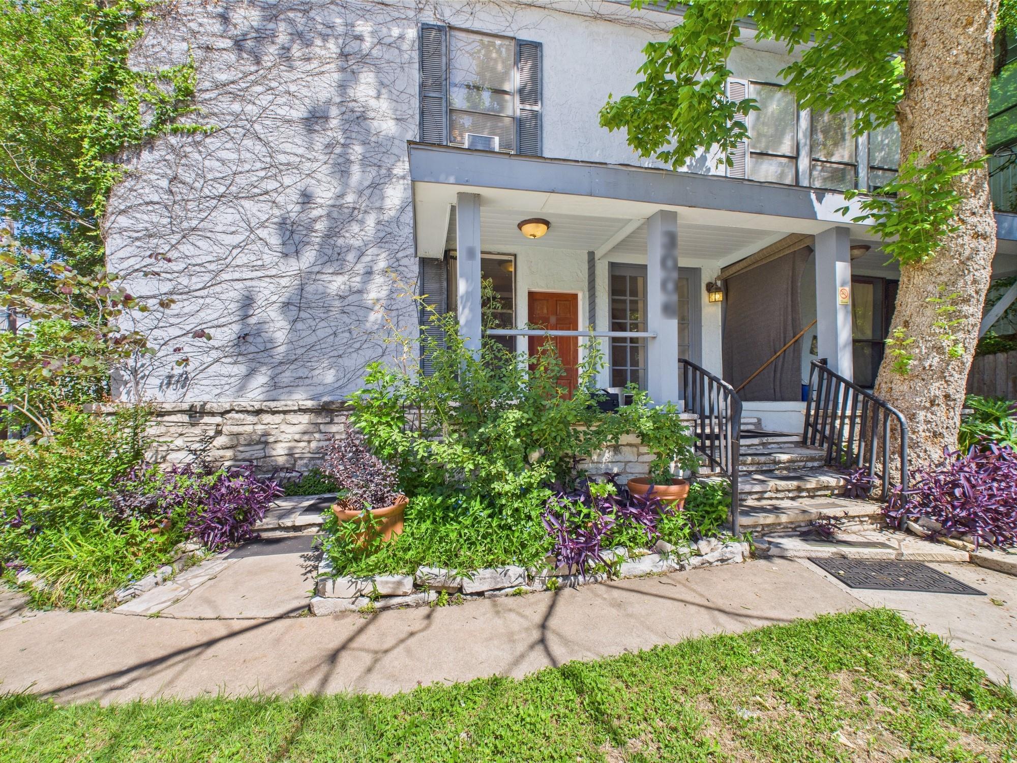 Listing photo 1 of 3006  Duval St  #3
