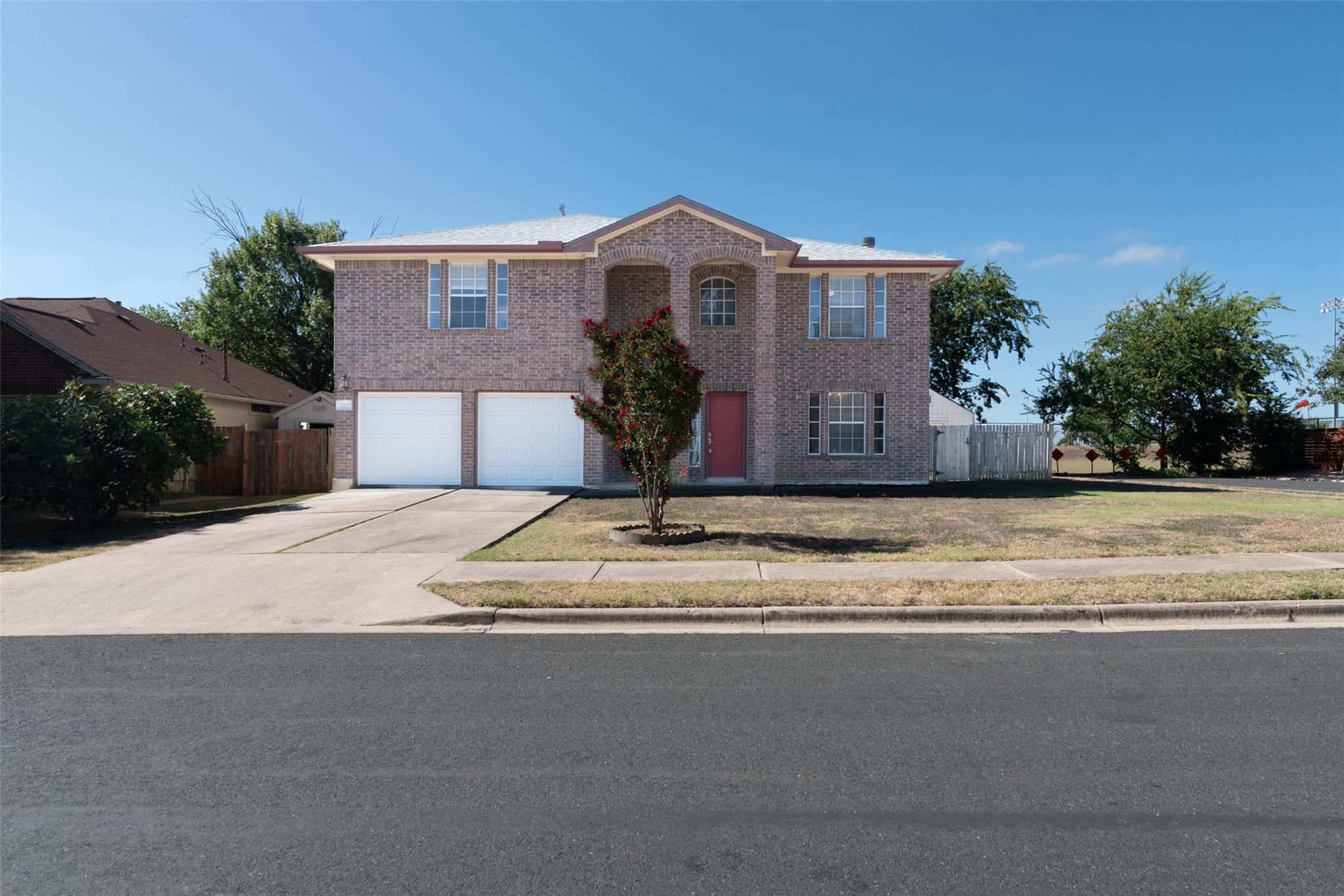 Listing photo 1 of 1601  Lantana Dr