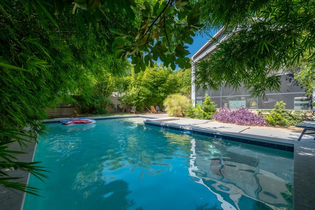 Listing photo 1 of 5513  Duval St