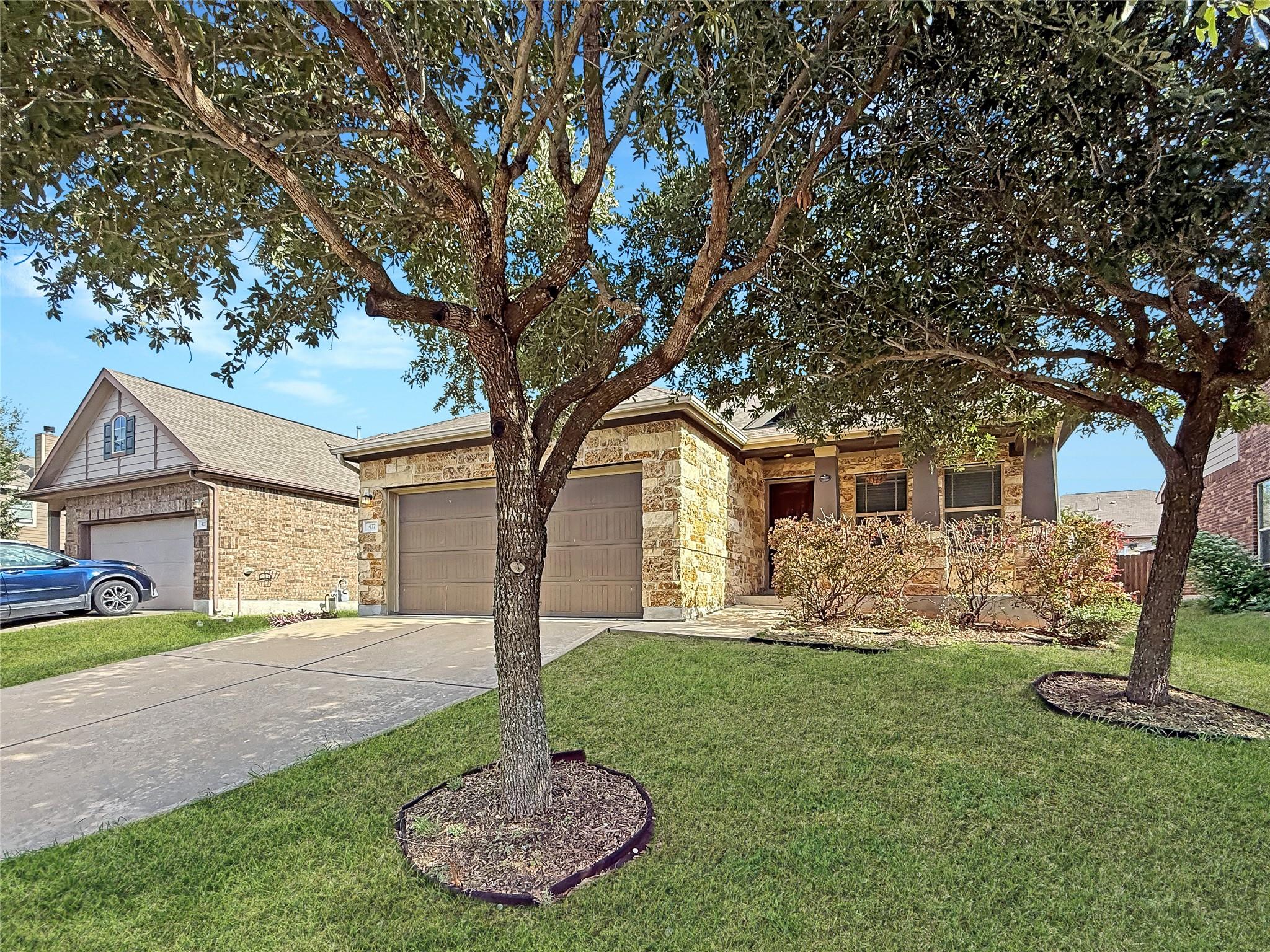 Listing photo 1 of 437  Travertine Trl