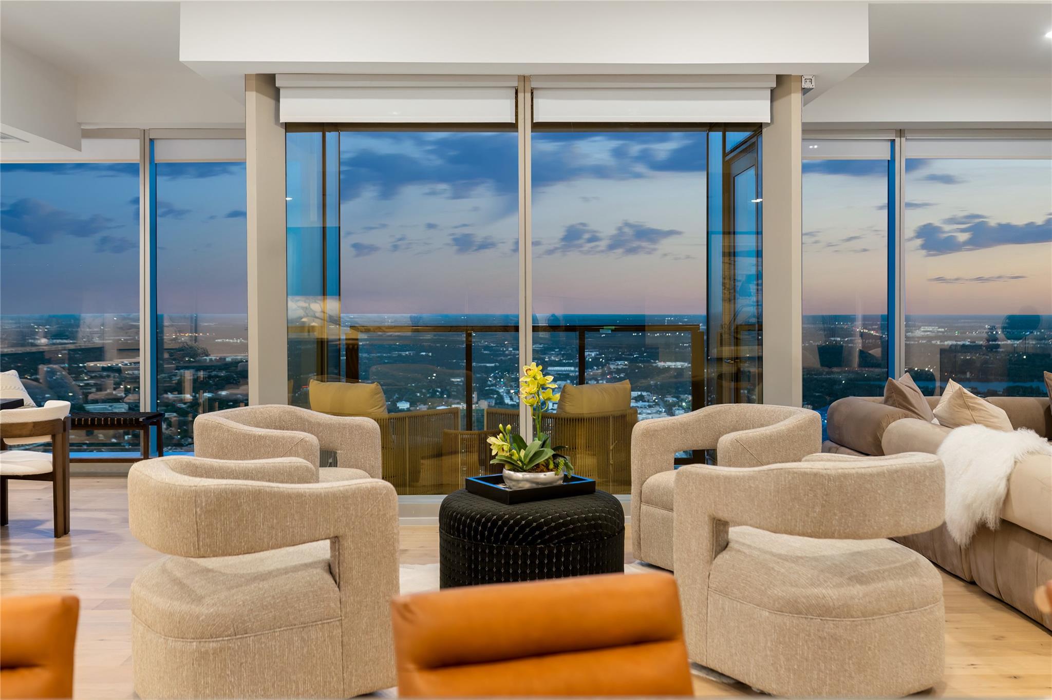 Listing photo 1 of 600  Guadalupe St  #6401
