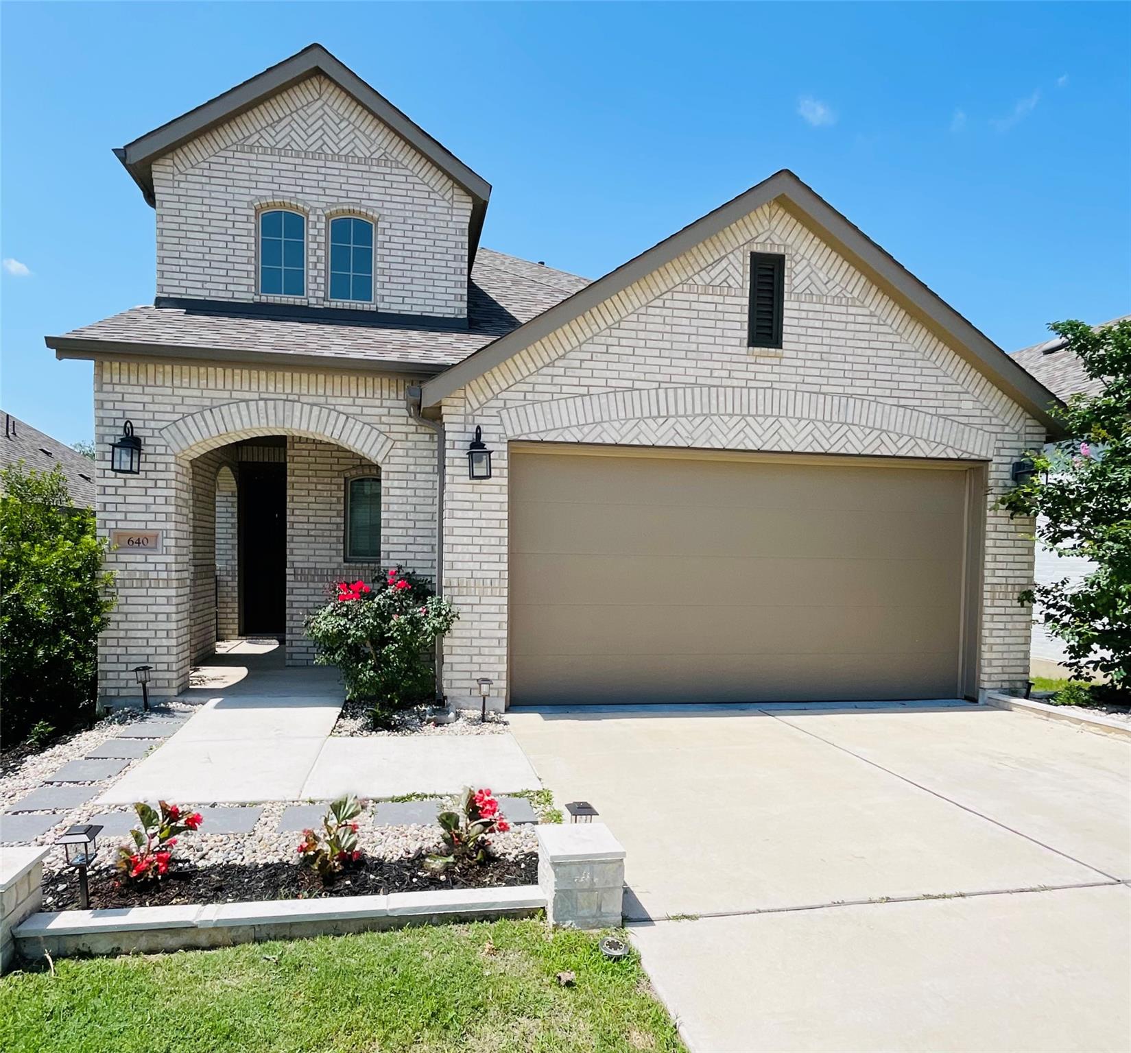 Listing photo 1 of 640  Pecan Bottom Trl