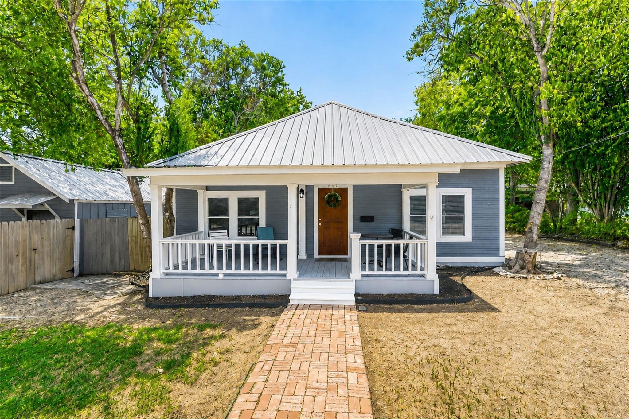 Listing photo 1 of 217 N Bishop St