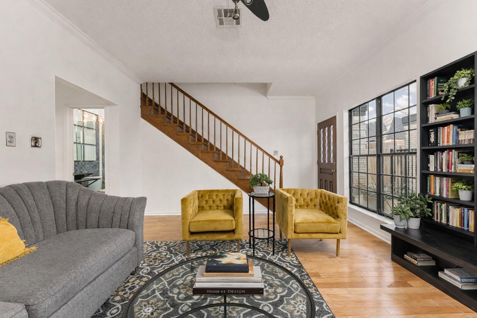 Listing photo 1 of 1307  Kinney Ave  #124